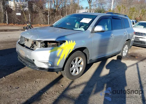 2011 Toyota Highlander Base V6 z USA, uszkodzony, nr VIN 5TDBK3EH2BS080677
